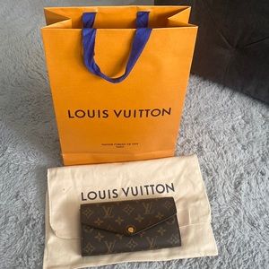 AUTHENTIC LOUIS VUITTON SARAH WALLET